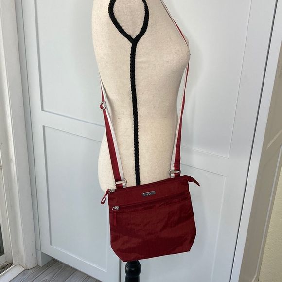 Baggallini Burgundy Nylon Crossbody Bag Preowned